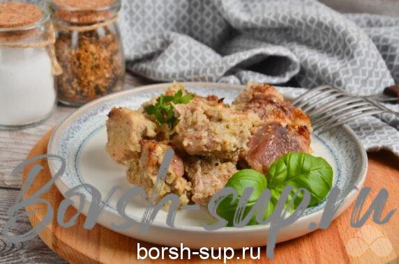 Свинина на луковой подушке в духовке – фото приготовления рецепта, шаг 5