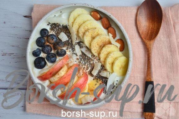 Боул с йогуртом, фруктами, голубикой и семенами чиа – фото приготовления рецепта, шаг 5