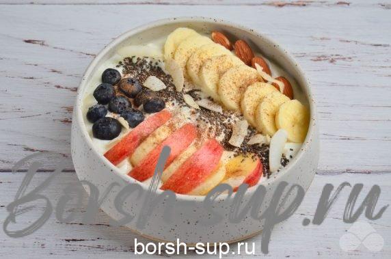 Боул с йогуртом, фруктами, голубикой и семенами чиа – фото приготовления рецепта, шаг 4