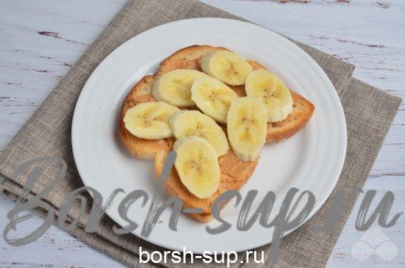 Бутерброд с арахисовой пастой и бананом – фото приготовления рецепта, шаг 2
