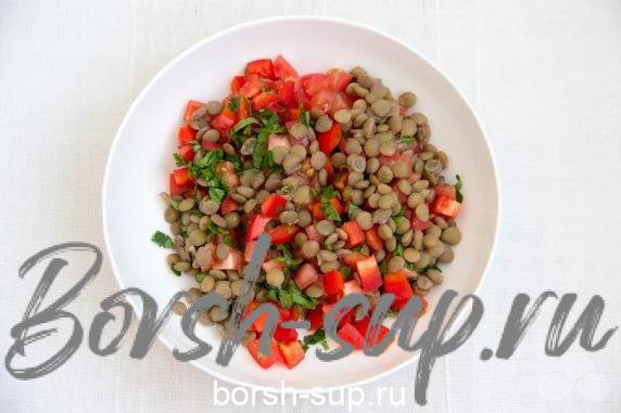 Чечевичный салат с помидорами – фото приготовления рецепта, шаг 2