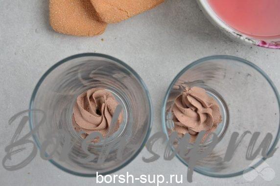 Трайфл с шоколадным крем-чизом – фото приготовления рецепта, шаг 4