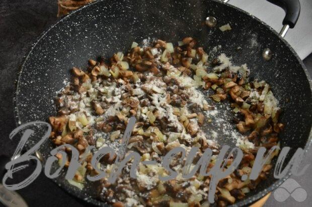 Жульен с грибами в тарталетках – фото приготовления рецепта, шаг 2