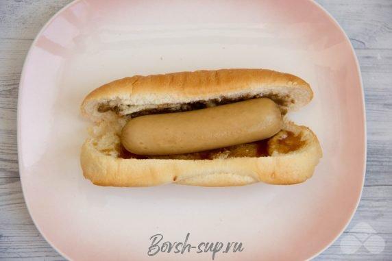 Хот-дог с квашеной капустой и соусом барбекю – фото приготовления рецепта, шаг 2 Хот-дог с квашеной капустой и соусом барбекю – фото приготовления рецепта, шаг 2