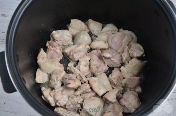 Тушеная курица в мультиварке – фото приготовления рецепта, шаг 3 Тушеная курица в мультиварке – фото приготовления рецепта, шаг 3