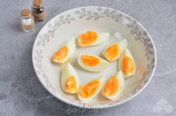 Салат с курицей, овощами и орехами – фото приготовления рецепта, шаг 2 Салат с курицей, овощами и орехами – фото приготовления рецепта, шаг 2