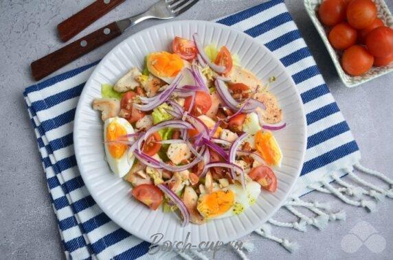 Салат с курицей, овощами и орехами – фото приготовления рецепта, шаг 5 Салат с курицей, овощами и орехами – фото приготовления рецепта, шаг 5