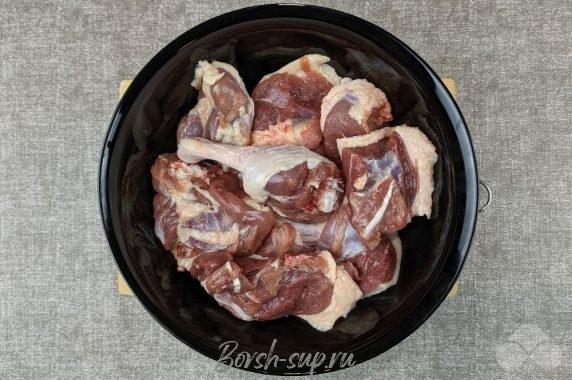 Утка кусочками, запеченная в духовке – фото приготовления рецепта, шаг 5 Утка кусочками, запеченная в духовке – фото приготовления рецепта, шаг 5