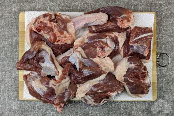 Утка кусочками, запеченная в духовке – фото приготовления рецепта, шаг 2 Утка кусочками, запеченная в духовке – фото приготовления рецепта, шаг 2