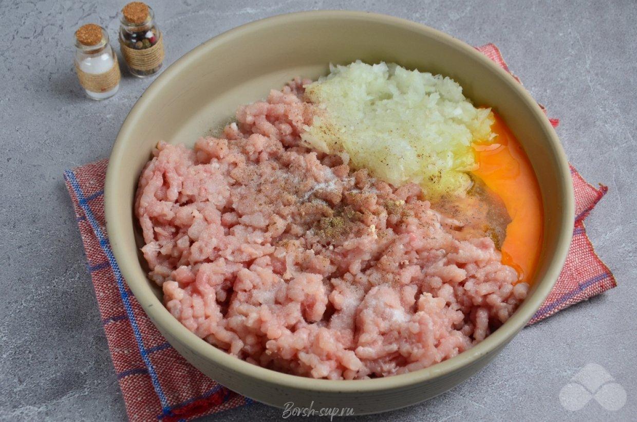 Самые сочные куриные котлеты – фото приготовления рецепта, шаг 3 Самые сочные куриные котлеты – фото приготовления рецепта, шаг 3