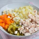 Салат «Оливье» с курицей – простой и вкусный рецепт с фото (пошагово)» >