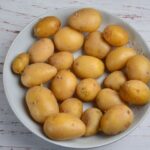 Молодой картофель по-деревенски – простой и вкусный рецепт с фото (пошагово)» >