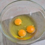 Омлет с ветчиной и сыром – простой и вкусный рецепт с фото (пошагово)» >
