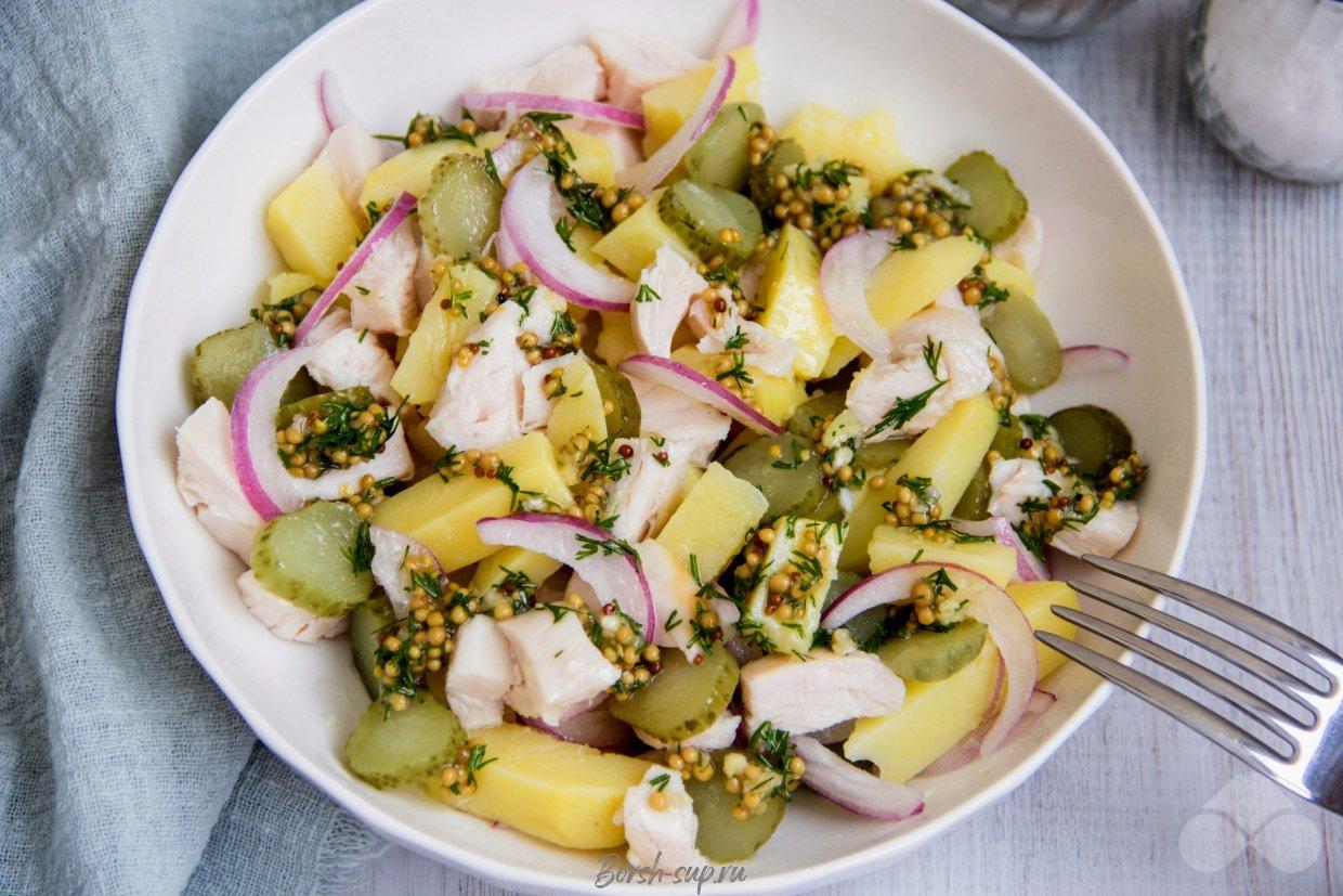 Салат с картофелем, маринованными огурцами и копченой курицей – фото приготовления рецепта, шаг 4 Салат с картофелем, маринованными огурцами и копченой курицей – фото приготовления рецепта, шаг 4
